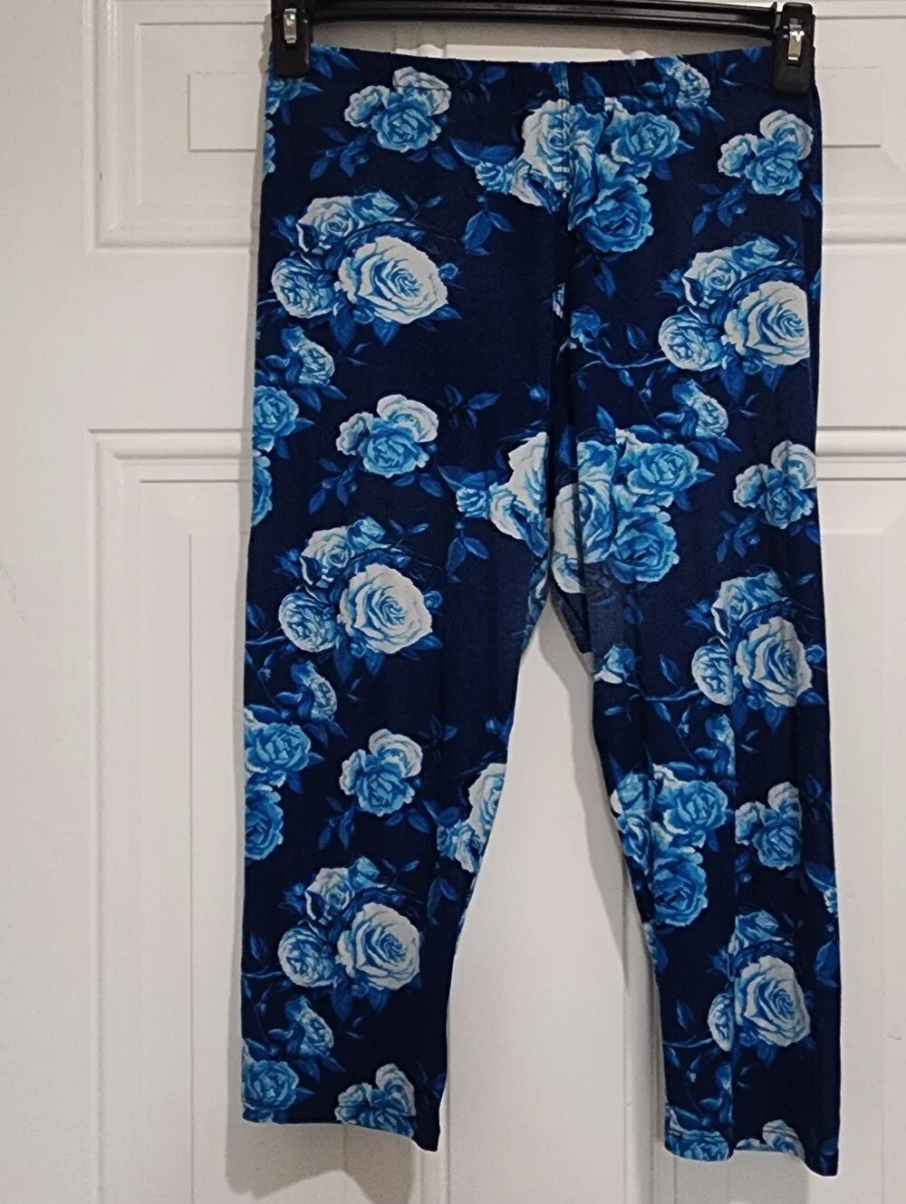 Ruffled Sleeveless Blue Blouse With Capris